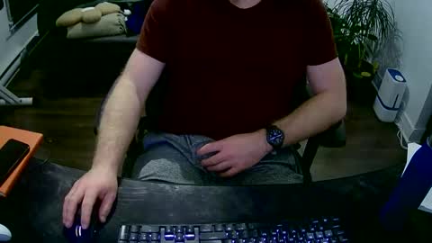 desdisdes online show from April 6, 1:14 am