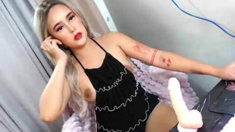 desireedreams_ online show from June 29, 3:56 pm