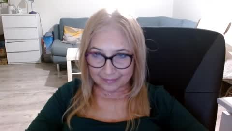 Snapshot of desiresofia chatting on February 11, 6:01 pm S O F I A online show from February 11, 6:01 pm