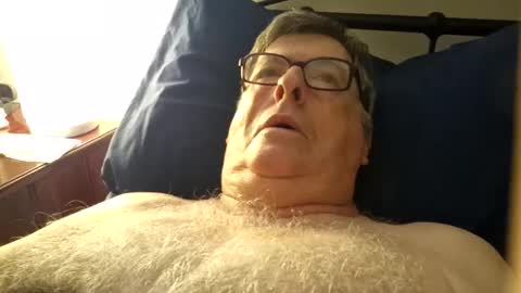 Desmon1958 online show from April 2, 7:10 pm