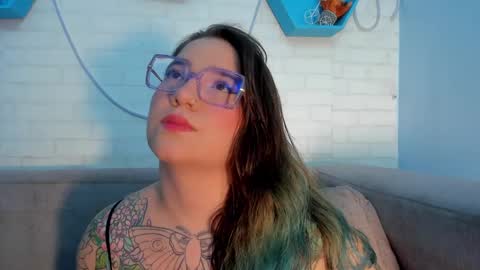 Snapshot of deva_blue chatting on March 4, 3:33 am Deva Blue online show from March 4, 3:33 am