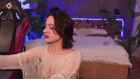 devilinee online show from November 19, 6:57 am