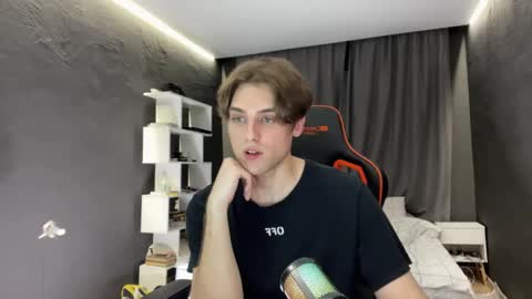 devilnut1 online show from November 21, 5:00 pm