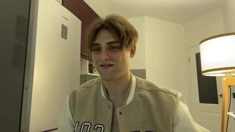 devilnut1 online show from December 20, 6:50 am