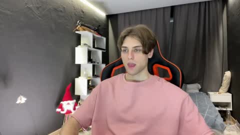 devilnut1 online show from November 28, 9:05 am