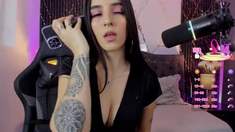 Snapshot of devlin_violet__ chatting on October 30, 3:18 am PaulaInsta paulacastellanos 1Pvt open online show from October 30, 3:18 am
