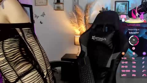 Snapshot of devlin_violet__ chatting on September 14, 2:25 am PaulaInsta paulacastellanos 1Pvt open online show from September 14, 2:25 am