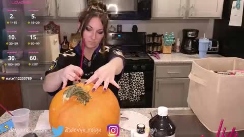 Devyn Reign online show from October 31, 12:44 am