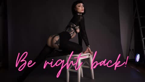 dgtlgrl online show from January 9, 6:24 pm