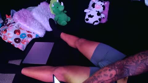 Snapshot of diablos_redroom chatting on December 6, 7:59 am Diablos Red Room online show from December 6, 7:59 am