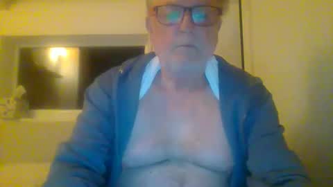 Snapshot of dial76 chatting on March 8, 4:45 am dial76 online show from March 8, 4:45 am