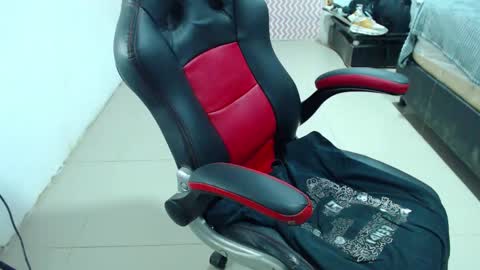 Diamond Boy online show from December 16, 6:59 pm