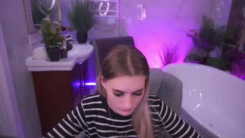 DiamondNina online show from April 18, 7:58 pm