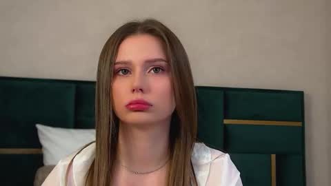 Snapshot of dianabecker chatting on October 17, 6:28 am Diana online show from October 17, 6:28 am