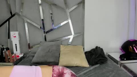 dianarous online show from November 19, 4:34 am