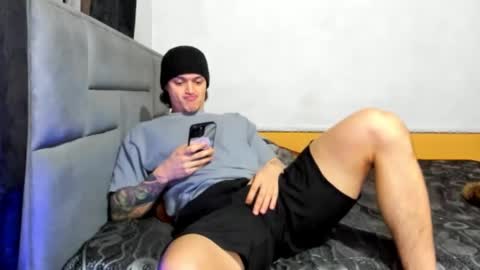 Snapshot of dick_demon_1 chatting on February 26, 11:19 pm jhon online show from February 26, 11:19 pm
