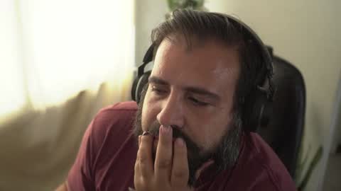 Snapshot of dicristalino chatting on December 6, 7:06 pm Cristian Dipolino online show from December 6, 7:06 pm