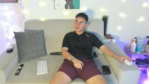 Diego Robles online show from June 2, 1:35 pm