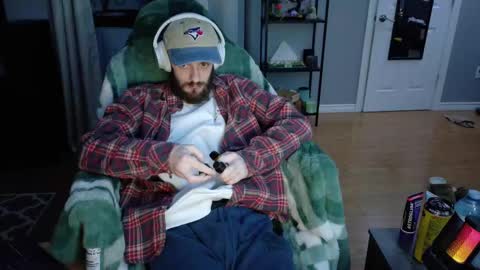 Snapshot of digbicknik chatting on March 10, 3:34 am digbicknik online show from March 10, 3:34 am