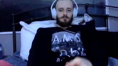 Snapshot of digbicknik chatting on February 22, 9:12 am digbicknik online show from February 22, 9:12 am