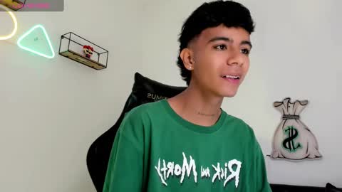 dikey_18 online show from February 9, 8:34 pm