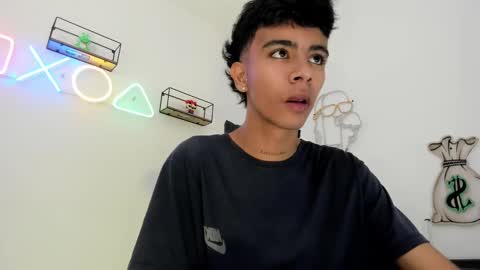 dikey_18 online show from February 10, 7:28 pm