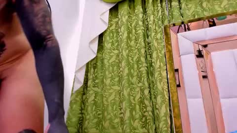 dilan_scootk_ online show from November 22, 8:18 pm