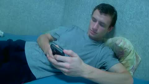 Snapshot of dimes_21 chatting on October 2, 3:27 am dimes_21 online show from October 2, 3:27 am