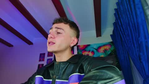 Julian Independent Model online show from December 5, 2:04 am