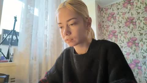 Snapshot of dinorahmroczkowski chatting on October 3, 8:11 am dinorahmroczkowski online show from October 3, 8:11 am