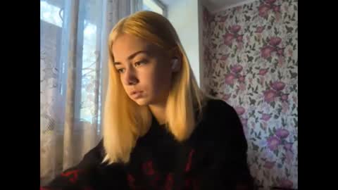 Snapshot of dinorahmroczkowski chatting on September 27, 8:34 am dinorahmroczkowski online show from September 27, 8:34 am