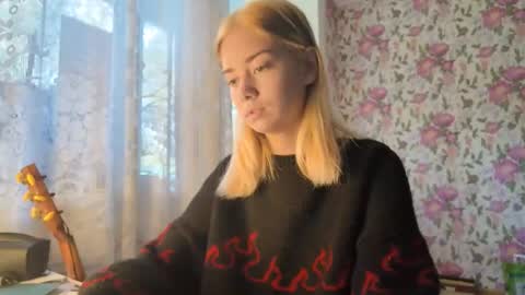 Snapshot of dinorahmroczkowski chatting on September 25, 8:32 am dinorahmroczkowski online show from September 25, 8:32 am