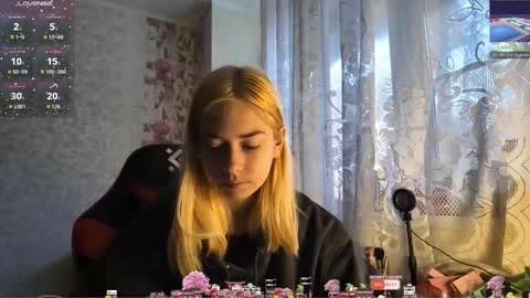 Snapshot of dinorahmroczkowski chatting on October 13, 8:38 am dinorahmroczkowski online show from October 13, 8:38 am