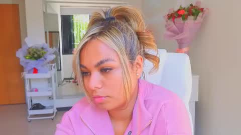 diosadeluniverso_ online show from February 18, 1:44 pm