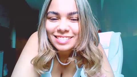 diosadeluniverso_ online show from December 2, 5:44 pm