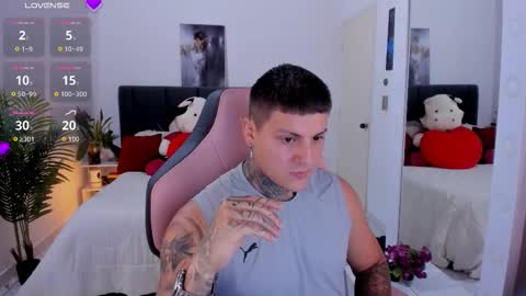 Snapshot of dirty_boy__ chatting on October 16, 4:28 pm johny online show from October 16, 4:28 pm