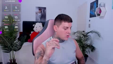 Snapshot of dirty_boy__ chatting on October 17, 6:34 pm johny online show from October 17, 6:34 pm