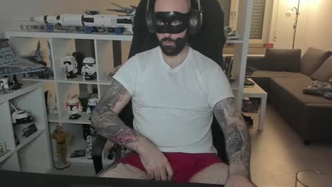 Snapshot of dirtybalws chatting on December 7, 10:01 pm Robert online show from December 7, 10:01 pm