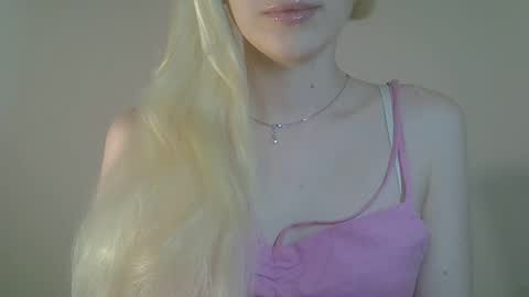 DitaMilton online show from March 18, 7:42 pm