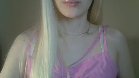 DitaMilton online show from May 14, 8:07 pm