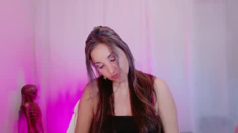 DivineLynn online show from February 23, 4:35 pm