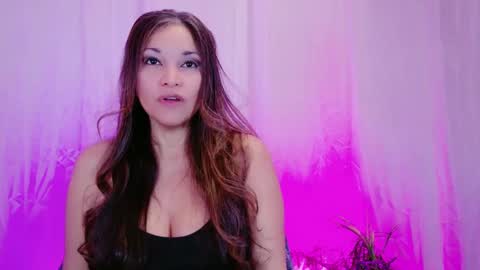 DivineLynn online show from January 25, 2:25 pm