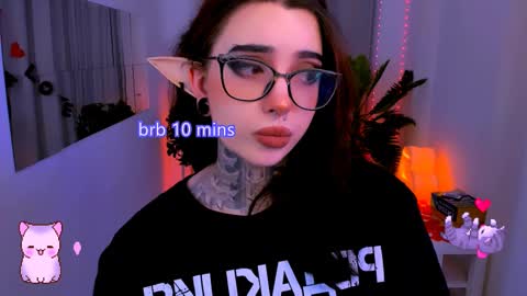 dixipixi_ online show from February 15, 12:01 pm