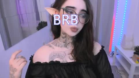 dixipixi_ online show from May 31, 8:24 am