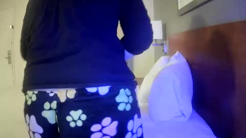 dizzinsweatyy online show from February 14, 11:40 pm