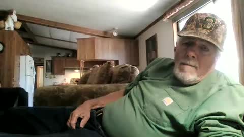 Snapshot of doingmyself69 chatting on September 23, 9:43 pm doingmyself69 online show from September 23, 9:43 pm