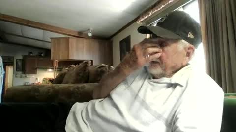 Snapshot of doingmyself69 chatting on September 24, 9:43 pm doingmyself69 online show from September 24, 9:43 pm