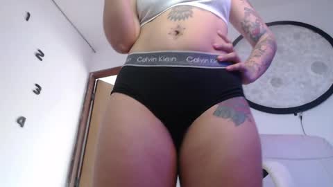 doll_and_thebrown online show from April 18, 7:07 pm