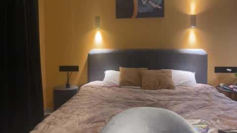 Snapshot of dolldolor chatting on October 31, 8:09 pm Charlotte online show from October 31, 8:09 pm