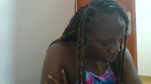 dollyvee online show from March 26, 5:51 pm